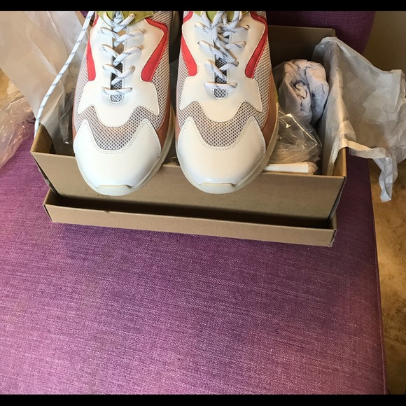 Shoes - Picture 1 of 4